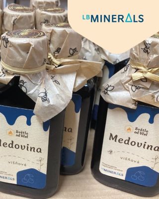 Dnes vám chceme ukázat jednu radost, kterou jsme připravovali pro firmu LB Minerals 🧡. Balíčky plné věcí od včel 🐝 laděny...